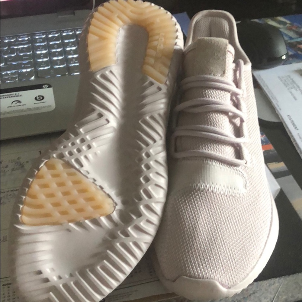 Athletic shoes